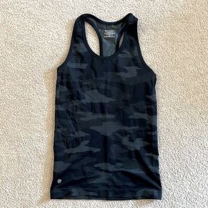 ATHLETA Seamless Momentum Tank ~ Black Camo ~ XS